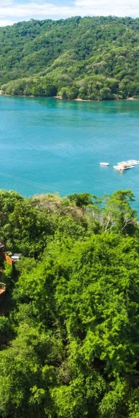 Isla Chiquita Glamping Hotel，位于蓬塔雷纳斯的酒店