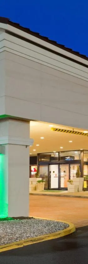 南普莱恩菲尔德-皮斯卡塔韦假日酒店，位于南普莱恩菲尔德的酒店