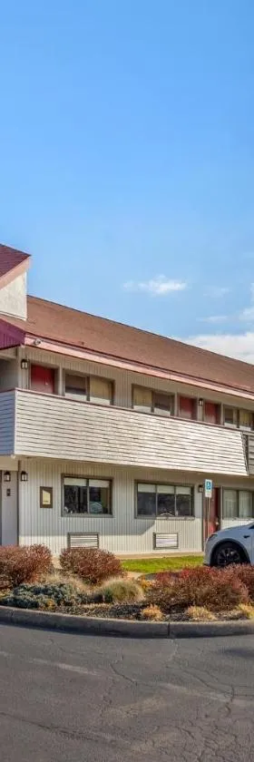 HomeTowne Studios by Red Roof Danville, PA，位于丹维尔的酒店