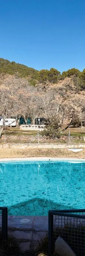 Camping Montillana con Bungalows，位于奥尔诺斯的酒店