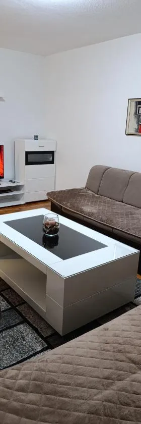 Apartman Bulevar Živinice，位于Živinice的酒店