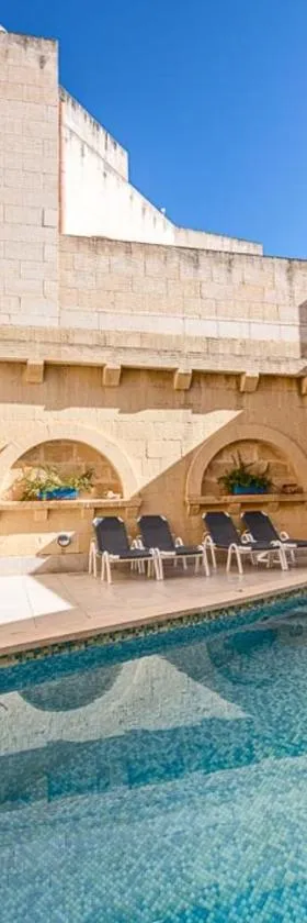 4 Bedroom Holiday Home with Private Pool，位于休吉让的酒店