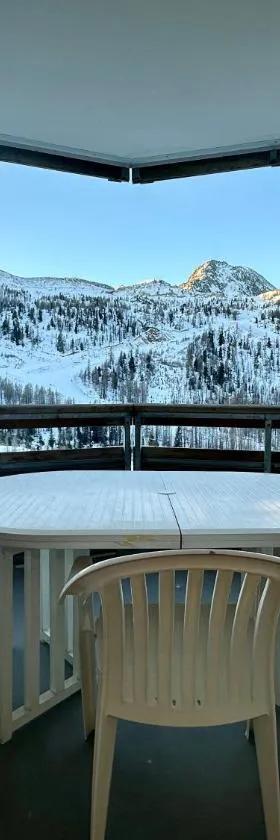 Évasion Alpine Vue Panoramique, WiFI et Garage，位于伊索拉的酒店