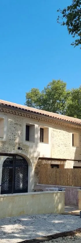 Domaine de la Tapie de Bouchet - en Camargue，位于阿尔勒的酒店