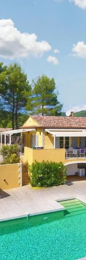 B&B naturist Villa Oriél Figanieres，位于斐甘尼尔的酒店