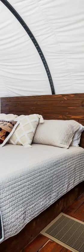 Zion White Bison Glamping & RV Resort，位于维尔京的酒店