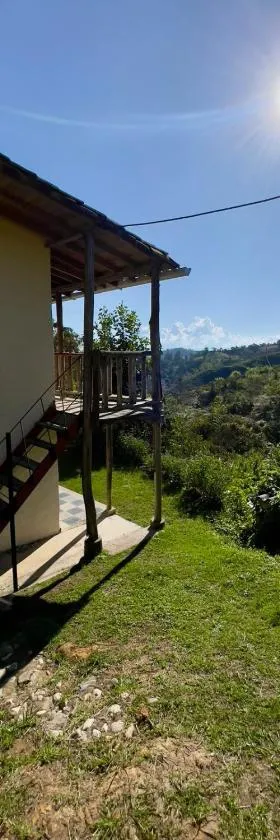Cabaña Granja Wayra，位于El Peñol的酒店