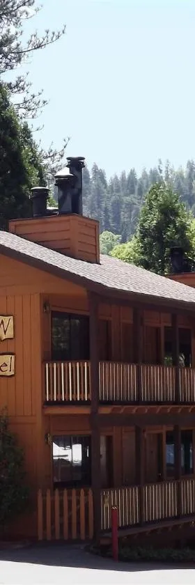Sleepy Hollow Cabins and Hotel，位于Crestline的酒店