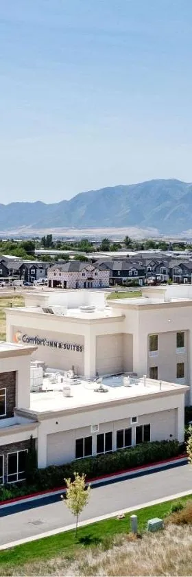 Comfort Inn & Suites Logan Near University，位于洛根的酒店