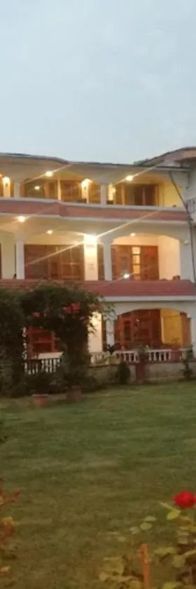 Hotel Akbar At Dal Lake Ghat Number 1，位于斯利那加的酒店