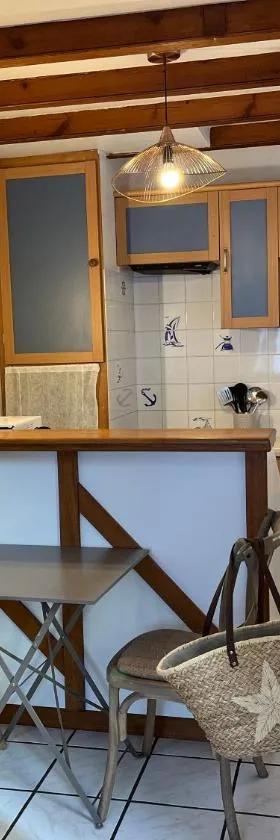 Charmante maison de pêcheur 50 m de la plage et du Port，位于巴尔夫勒的酒店