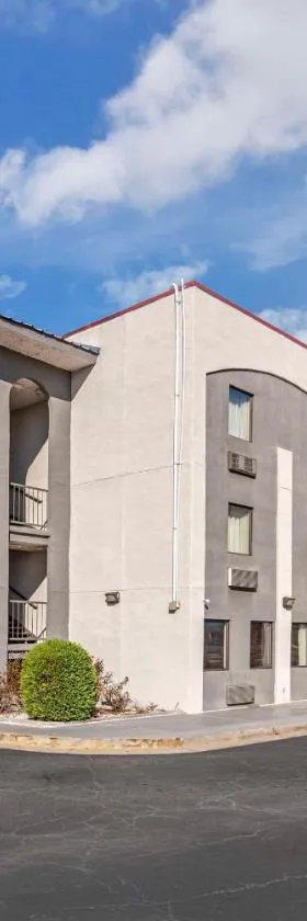 Quality Inn & Suites Morrow Atlanta South，位于莫罗的酒店