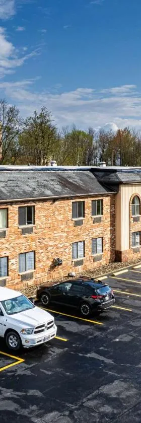 Econo Lodge Cleveland Southeast - Kent，位于特斯柏罗的酒店