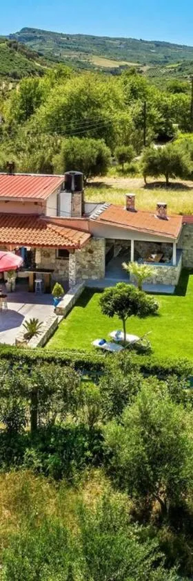 Villa Kalouas private pool，位于海若克利欧的酒店