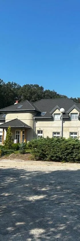 Zajazd Jerzmanowa，位于Jakubów的酒店