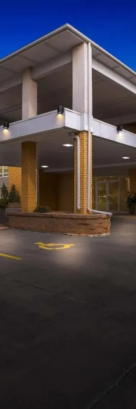 Best Western Lee's Motor Inn，位于张伯伦的酒店