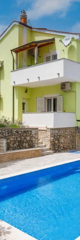 Apartmani ANE，位于弗尔的酒店