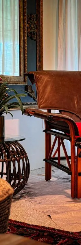 The Lilly- Enchanting Downtown Studio，位于高泉的酒店