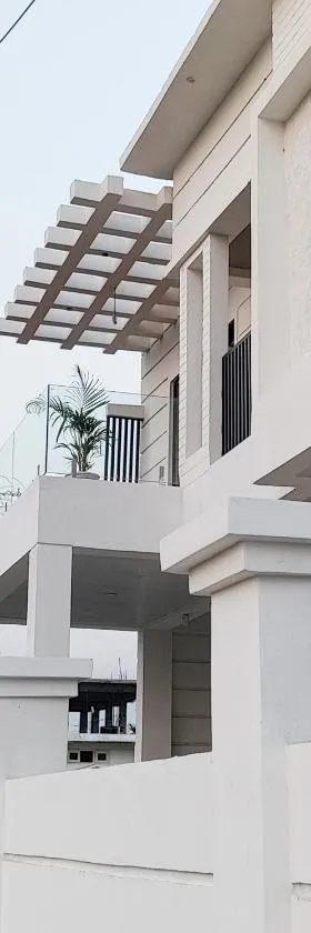 Saya's Abode - Railview Suites，位于Tezpur的酒店