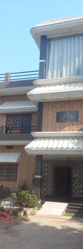 HOTEL GAYATRI Palace，位于Mughal Sarāi的酒店