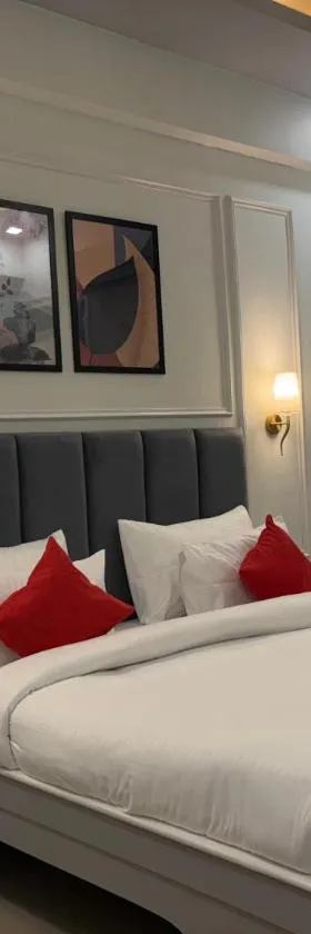 JD Heritage Inn，位于巴雷利的酒店