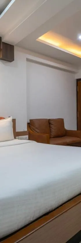 Hotel Staymax Trend，位于坎努尔的酒店
