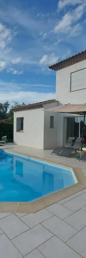 nouvelle appartement T2 mezzanine et piscine，位于Valergues的酒店