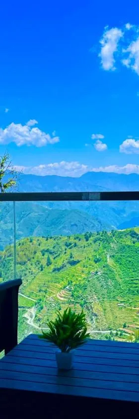 The Raarees Mist Resort, Munnar - Nested in Nature's Lap，位于蒙纳的酒店
