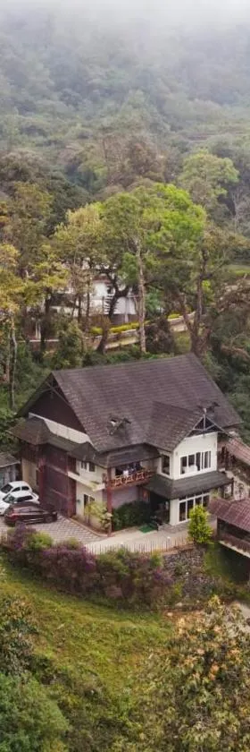 Nature Valley Farmhouse Resort by Raarees, Munnar #lap of nature #premium rooms #big parking #scenic view #garden with fireplace #property of the year，位于蒙纳的酒店