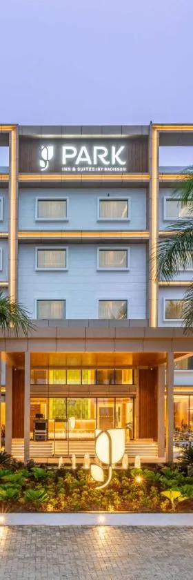 Park Inn & Suites by Radisson Bengaluru Yelahanka，位于班加罗尔的酒店
