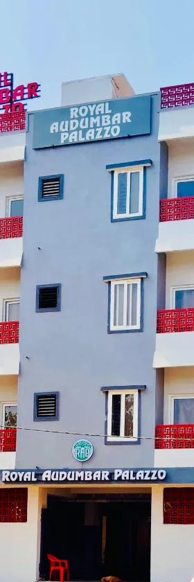 Royal Audumbar Palazzo Hotel，位于Bandanwāda的酒店