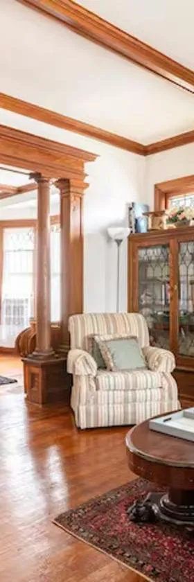 Cozy Cape Cod Bungalow King Queen WD Full Kitchen Wifi Desk，位于约克的酒店
