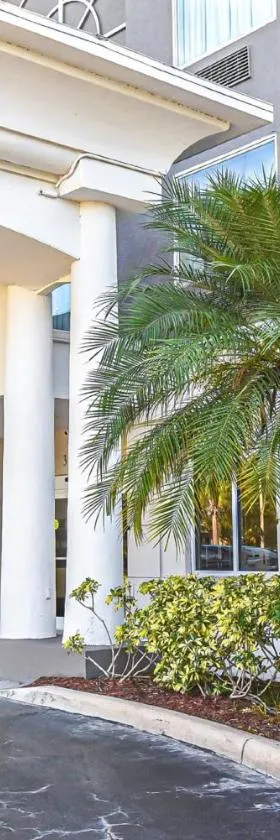Holiday Inn Express & Suites Cocoa by IHG，位于可可的酒店