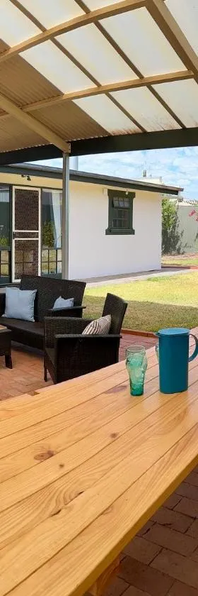 Wild Hearts Cottage，位于沃拉鲁的酒店