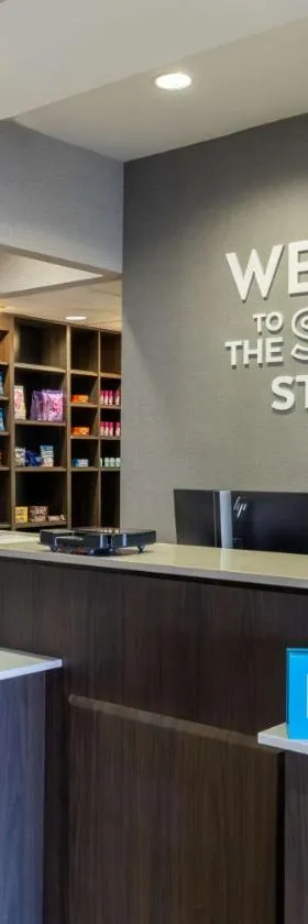 伍德沃德汉普顿套房酒店，位于Woodward的酒店