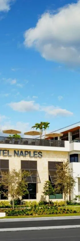 AC Hotel by Marriott Naples 5th Avenue，位于那不勒斯的酒店