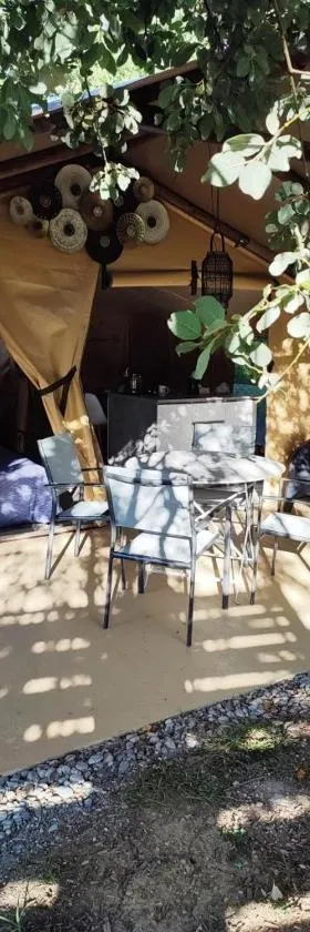Camping des vignes，位于Dun的酒店