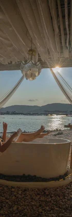 Bamboo Beachfront Koh Larn Island，位于Ko Sak的酒店