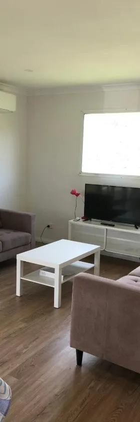 Peaceful Chalet Zari，位于巴林的酒店