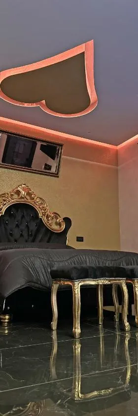 Red Rose Exclusive Rooms，位于圣切萨雷奥的酒店
