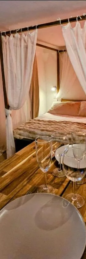 Love Room Provençale studio，位于勒卡斯特雷特的酒店