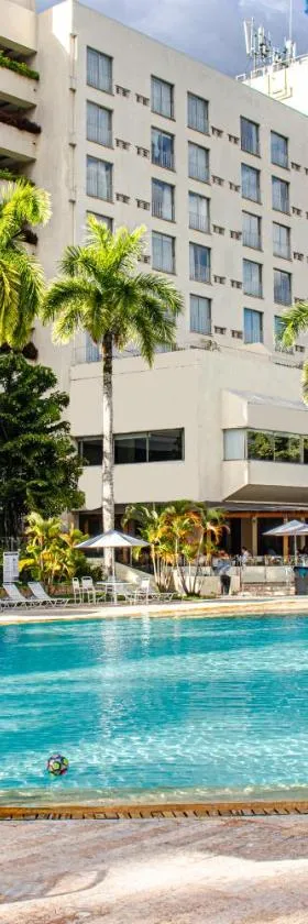 阿尔塔米拉星级酒店，位于伊瓦格的酒店