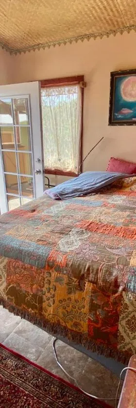 Artsy Cabin on Organic Farm，位于Naalehu的酒店