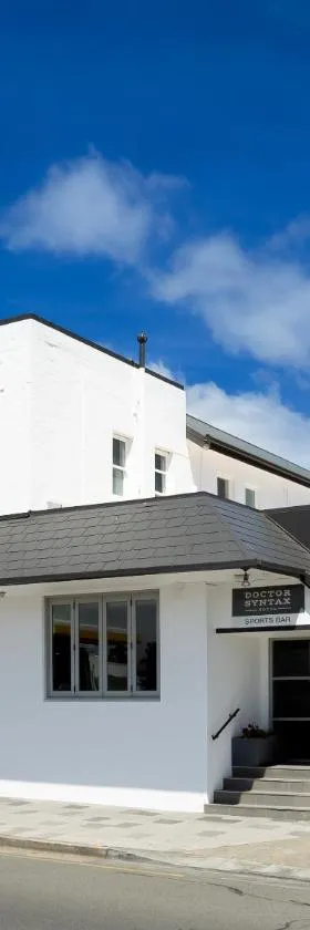 Doctor Syntax Hotel，位于桑迪湾的酒店