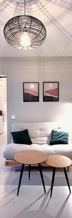 Cozy Studio next to Metro & Mall，位于埃斯波的酒店