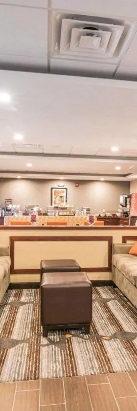 Comfort Inn & Suites Brattleboro I-91，位于布拉特尔伯勒的酒店