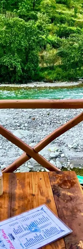Hotel Himalayan Valley View Retreat - Best Selling Riverside Hotel in Manali，位于马拉里的酒店