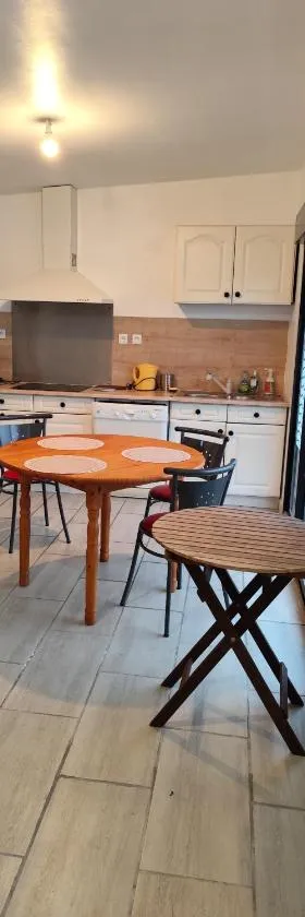 Maisonette sur terrain clos, loue 3nuits minimum，位于普卢阿的酒店