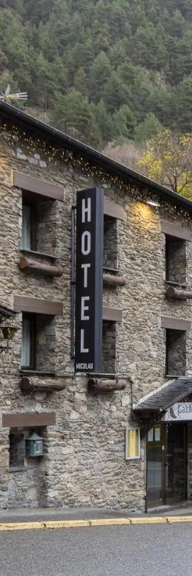 Hotel Micolau，位于阿林萨尔的酒店