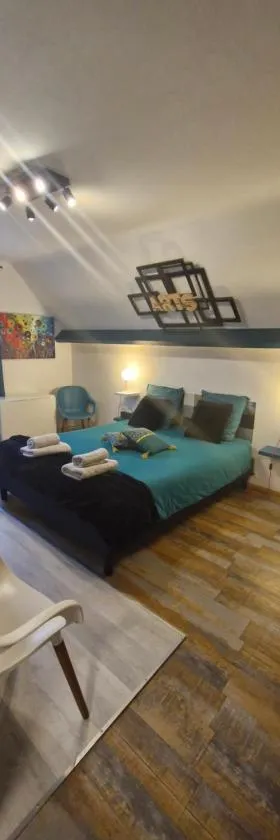 Studio et chambres d'hôtes les nuits de Gesnes，位于Saint-Germain-du-Corbéis的酒店
